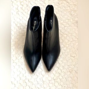 NEW- BCBGenerations stiletto booties W/O Tag ✨💗✨💗✨